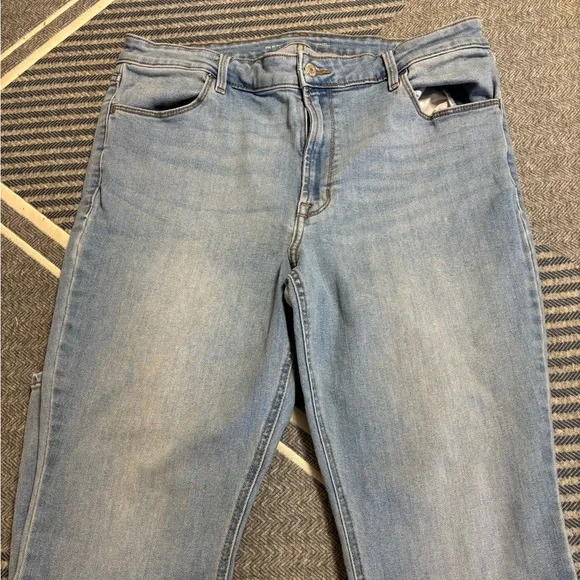 Old Navy Size 16 High Rise Straight Leg Jeans - Picture 3 of 9